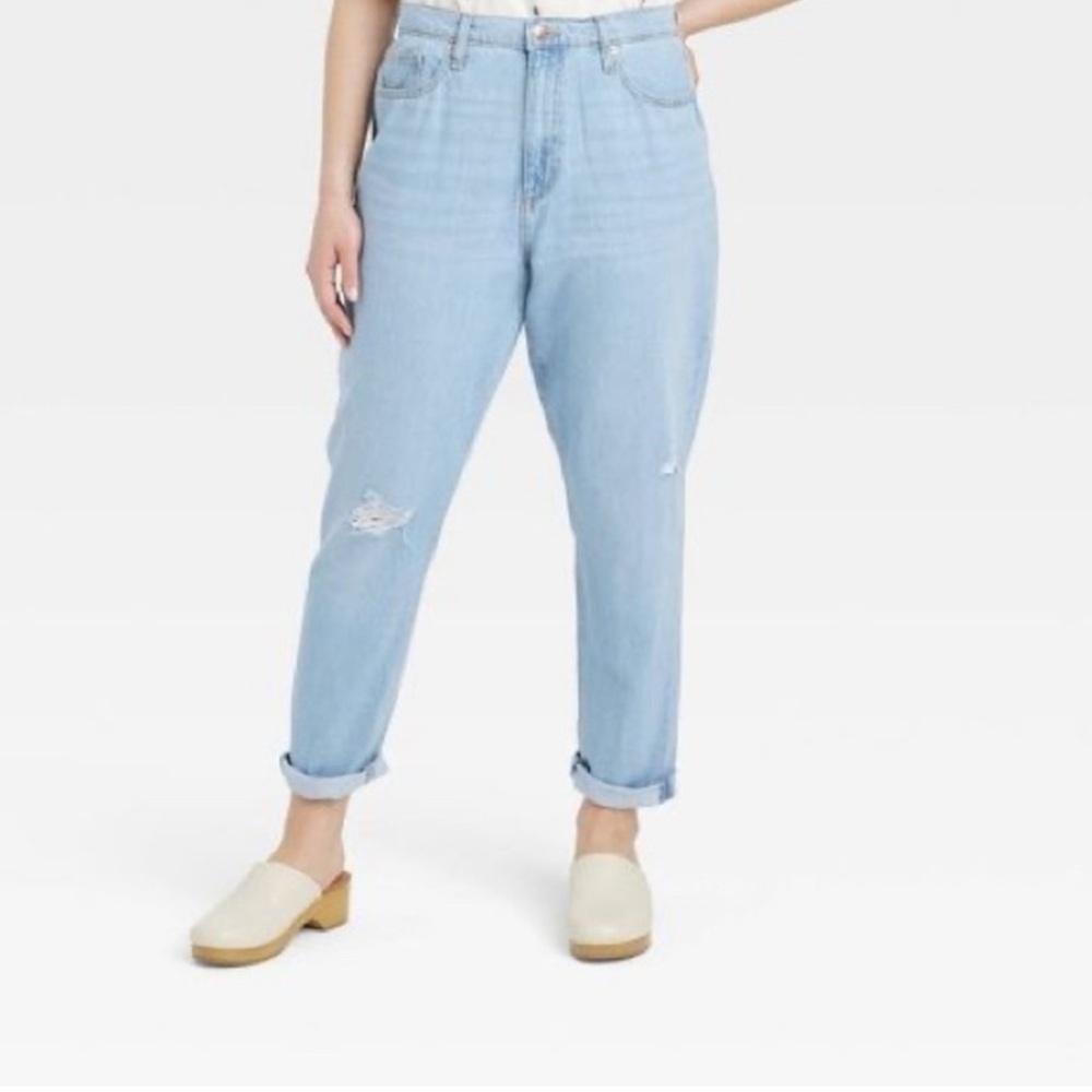 Universal Thread Light Wash Boyfriend Jeans